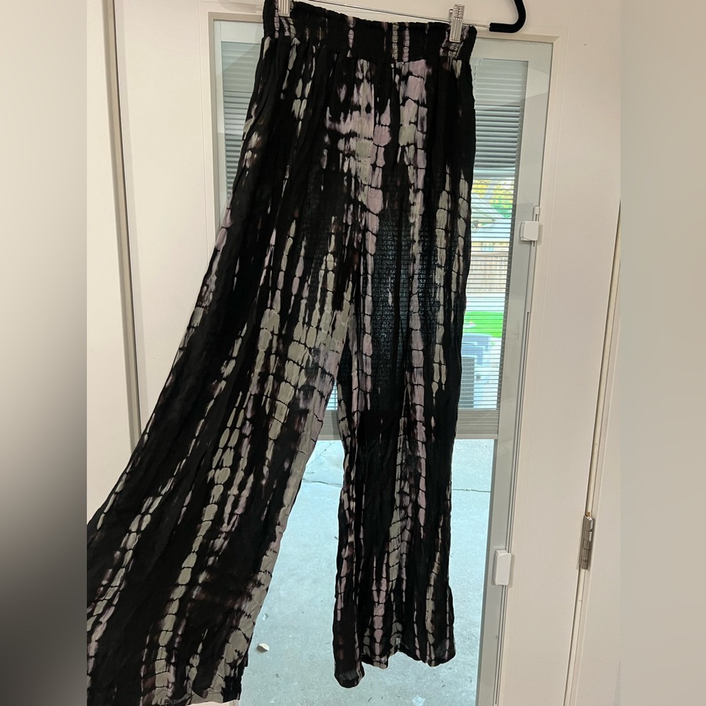 Wide leg flow, urban outfitter pants tie-dye